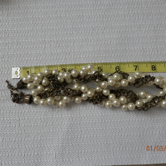 Amrita Singh pearl necklace - Picture 2 of 2